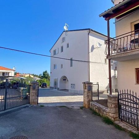 Apartments Korina & Dadi Ровинь Экстерьер фото