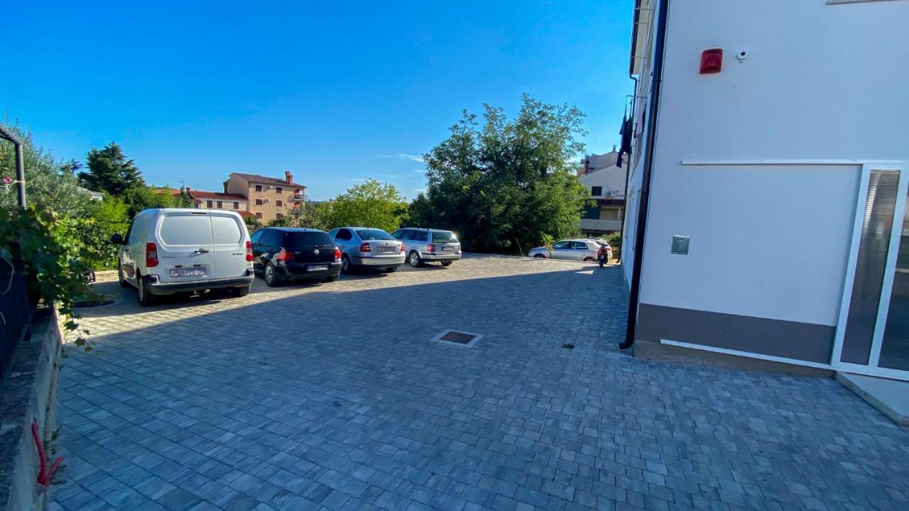 Apartments Korina & Dadi Ровинь Экстерьер фото