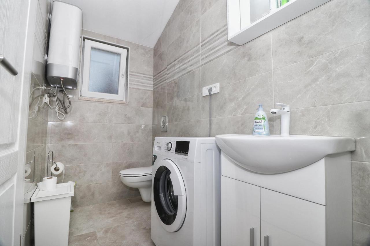 Apartments Korina & Dadi Ровинь Экстерьер фото