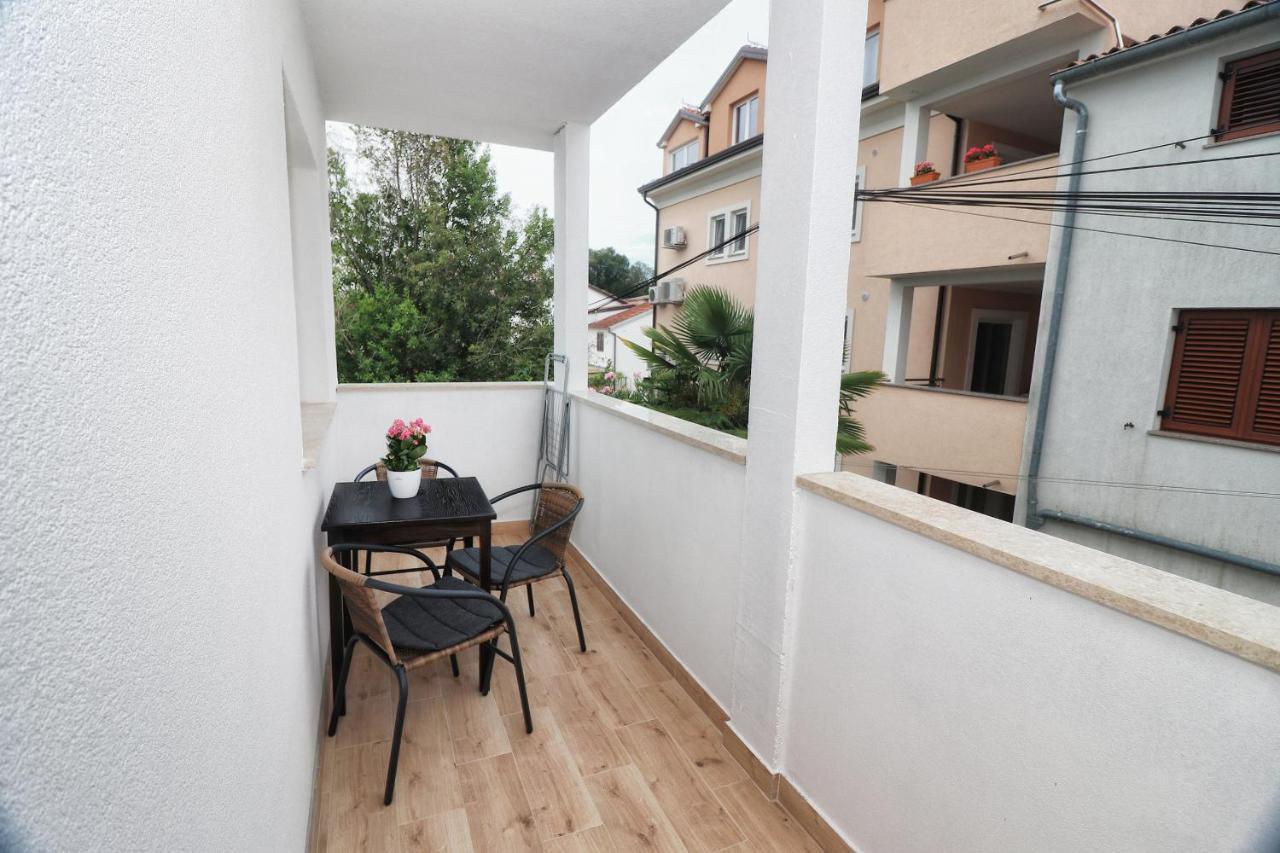 Apartments Korina & Dadi Ровинь Экстерьер фото
