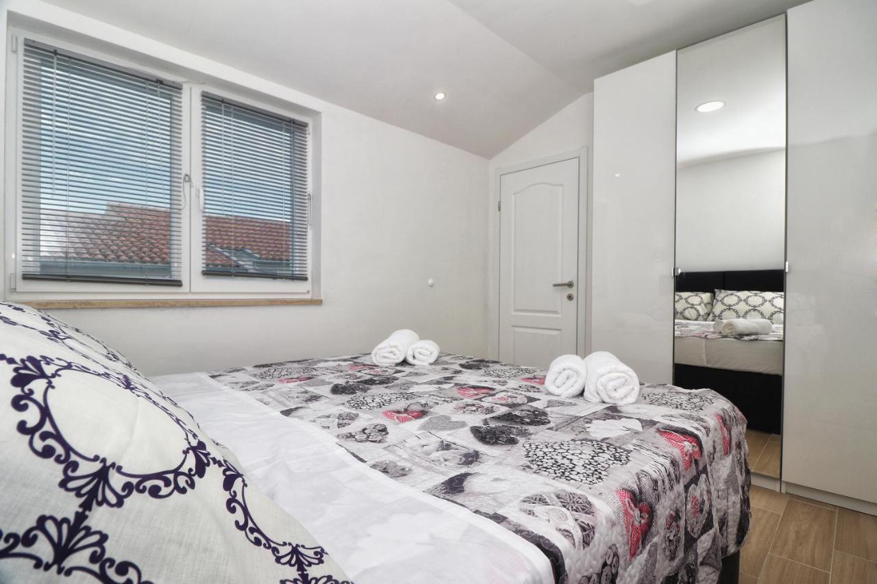 Apartments Korina & Dadi Ровинь Экстерьер фото