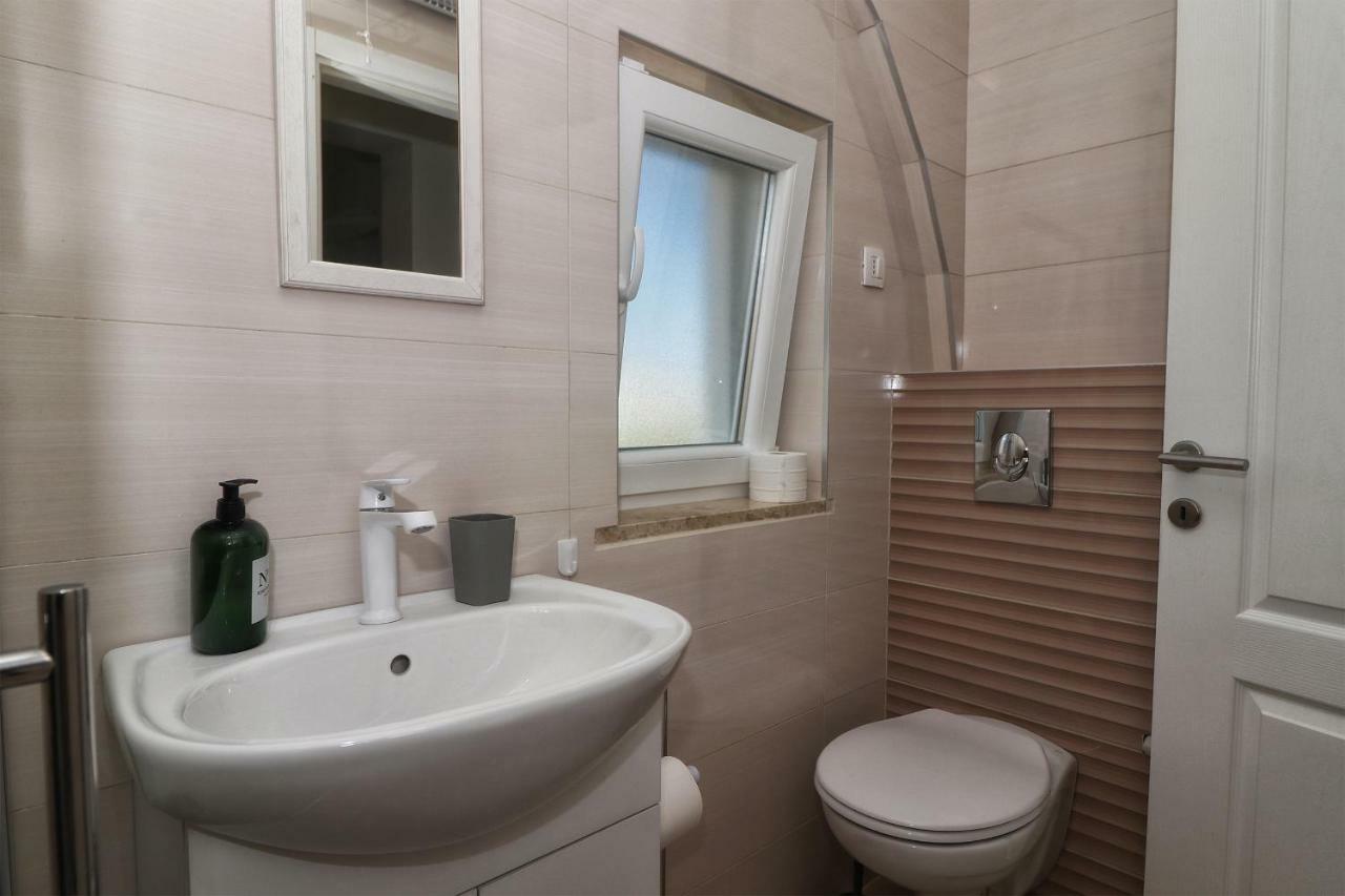 Apartments Korina & Dadi Ровинь Экстерьер фото