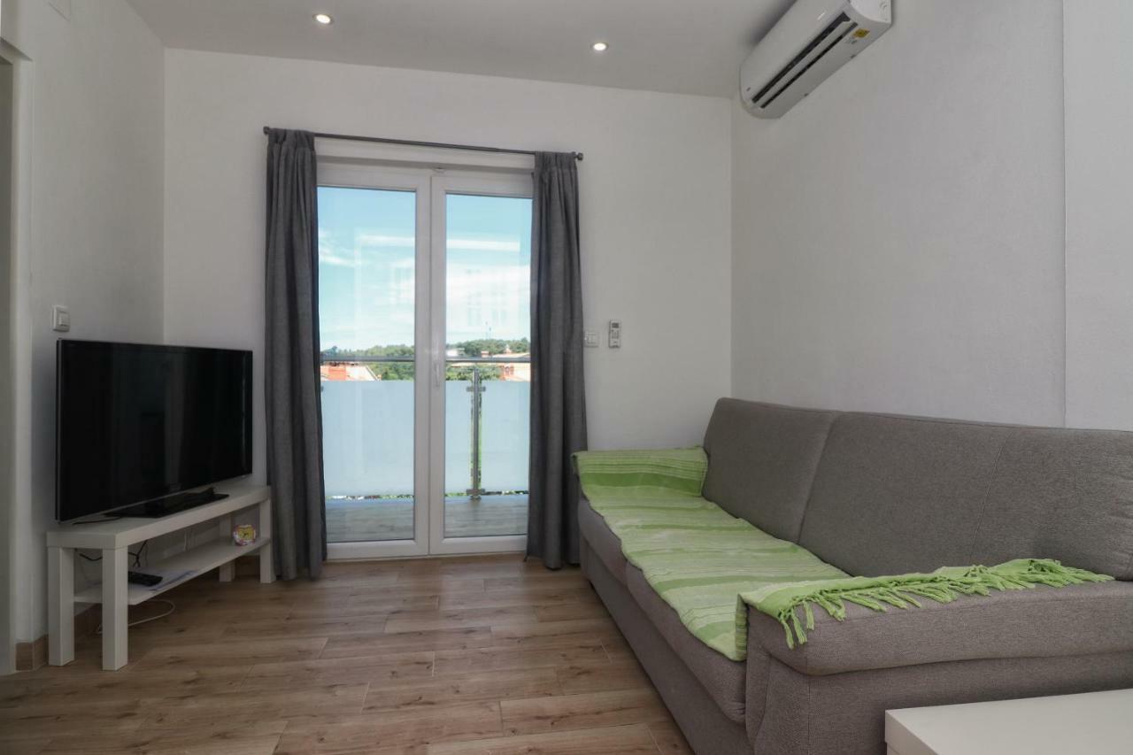 Apartments Korina & Dadi Ровинь Экстерьер фото