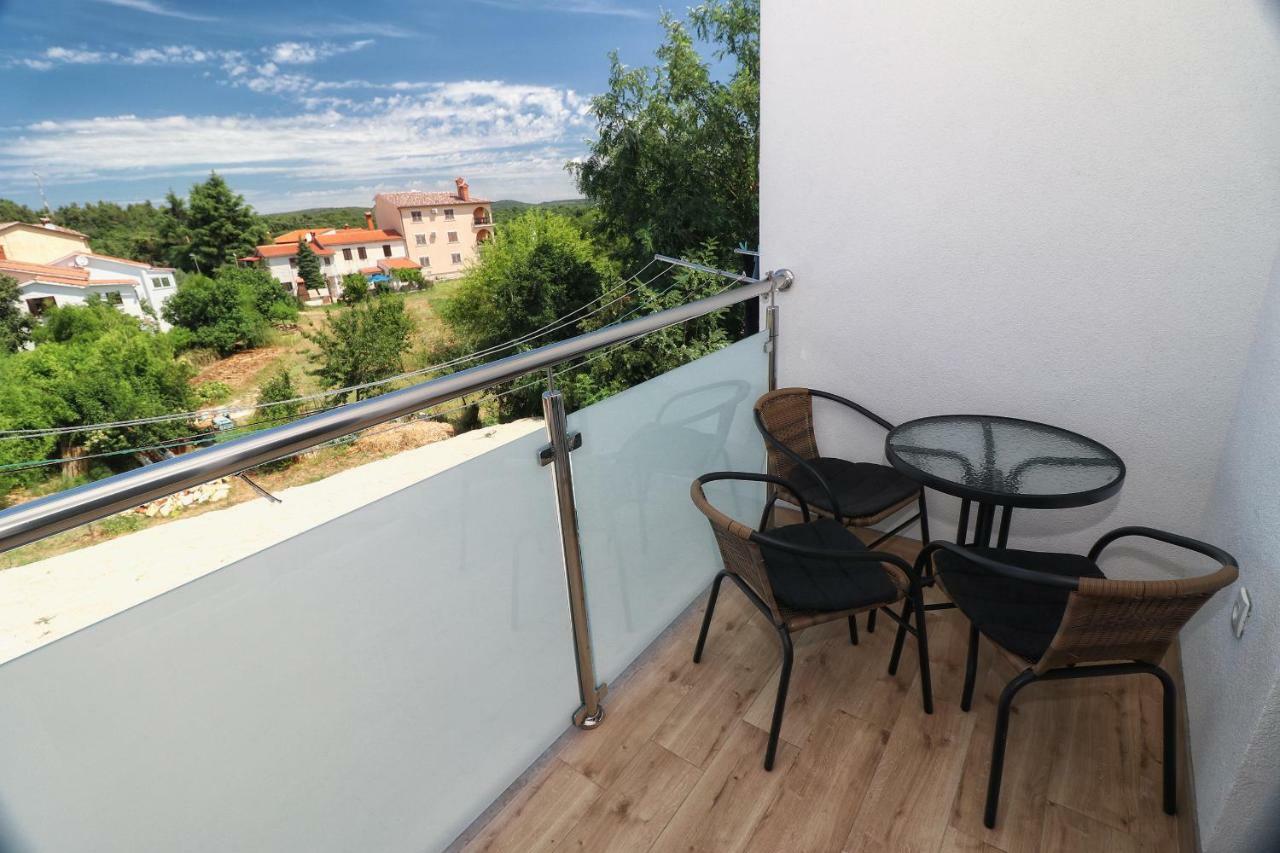 Apartments Korina & Dadi Ровинь Экстерьер фото
